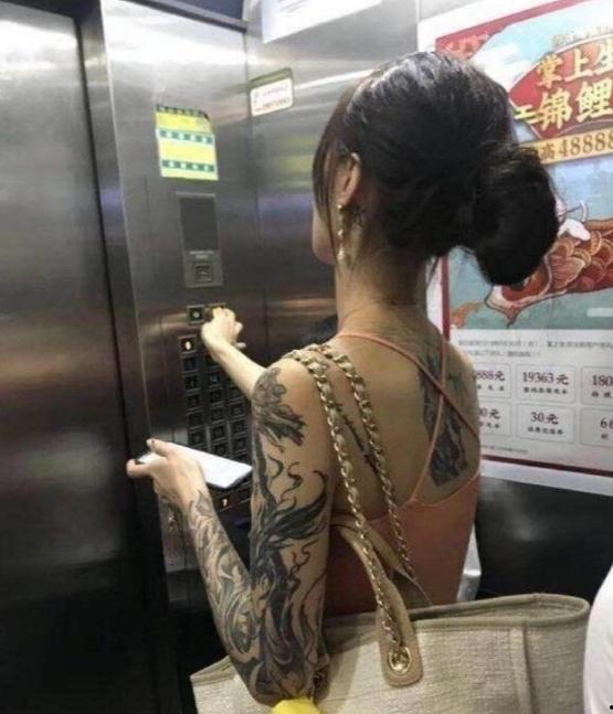 纹身网红女孩吃瓜视频在线观看,揭秘娱乐圈幕后故事