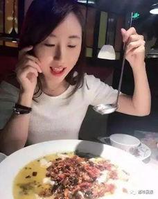 徐州女孩网红吃瓜